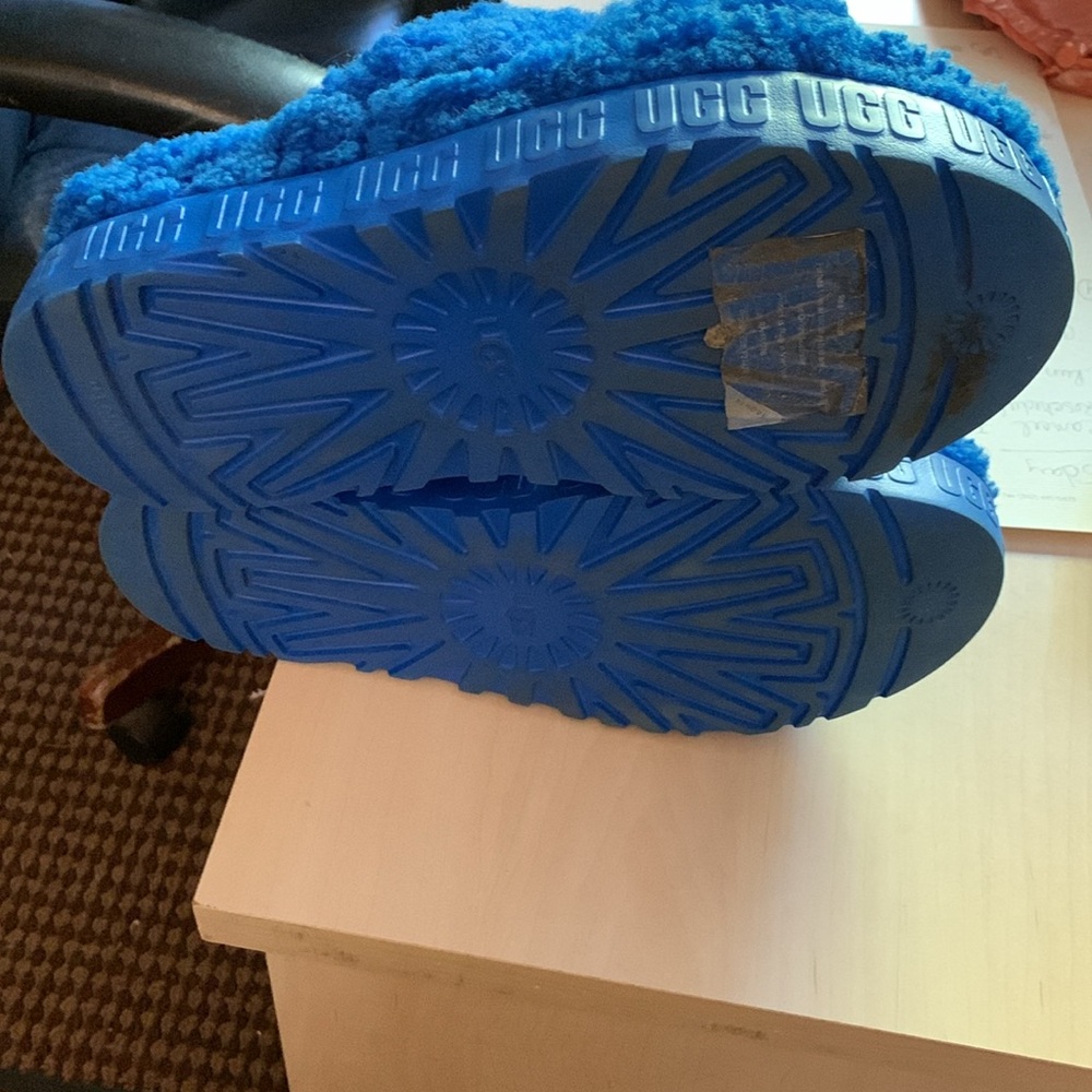 Ugg. Flash $55 - image 3